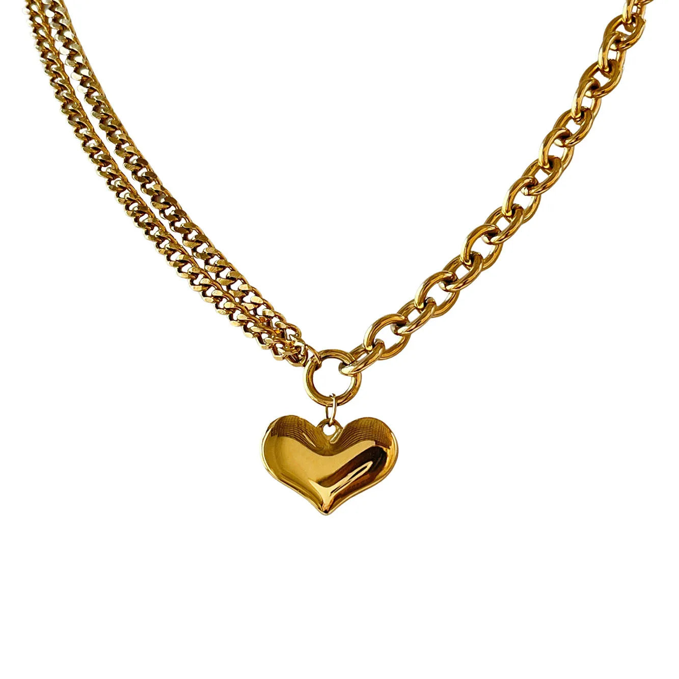 Colar dourado com pingente de coração