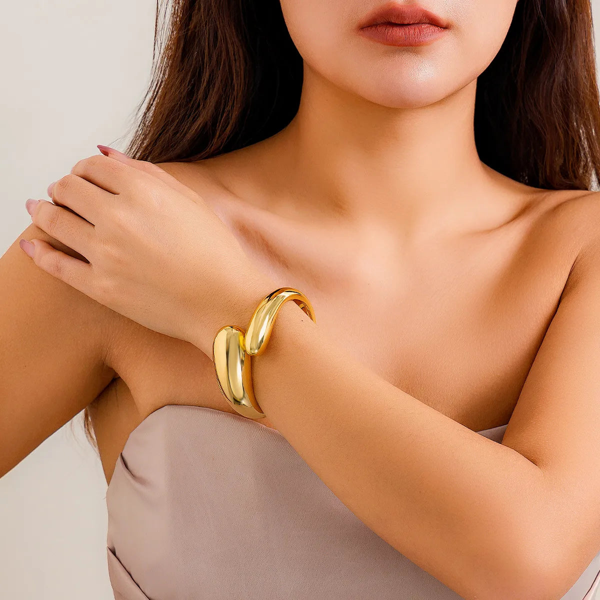 Donna You Bracelete feminino Gota com design e acabamento sofisticado