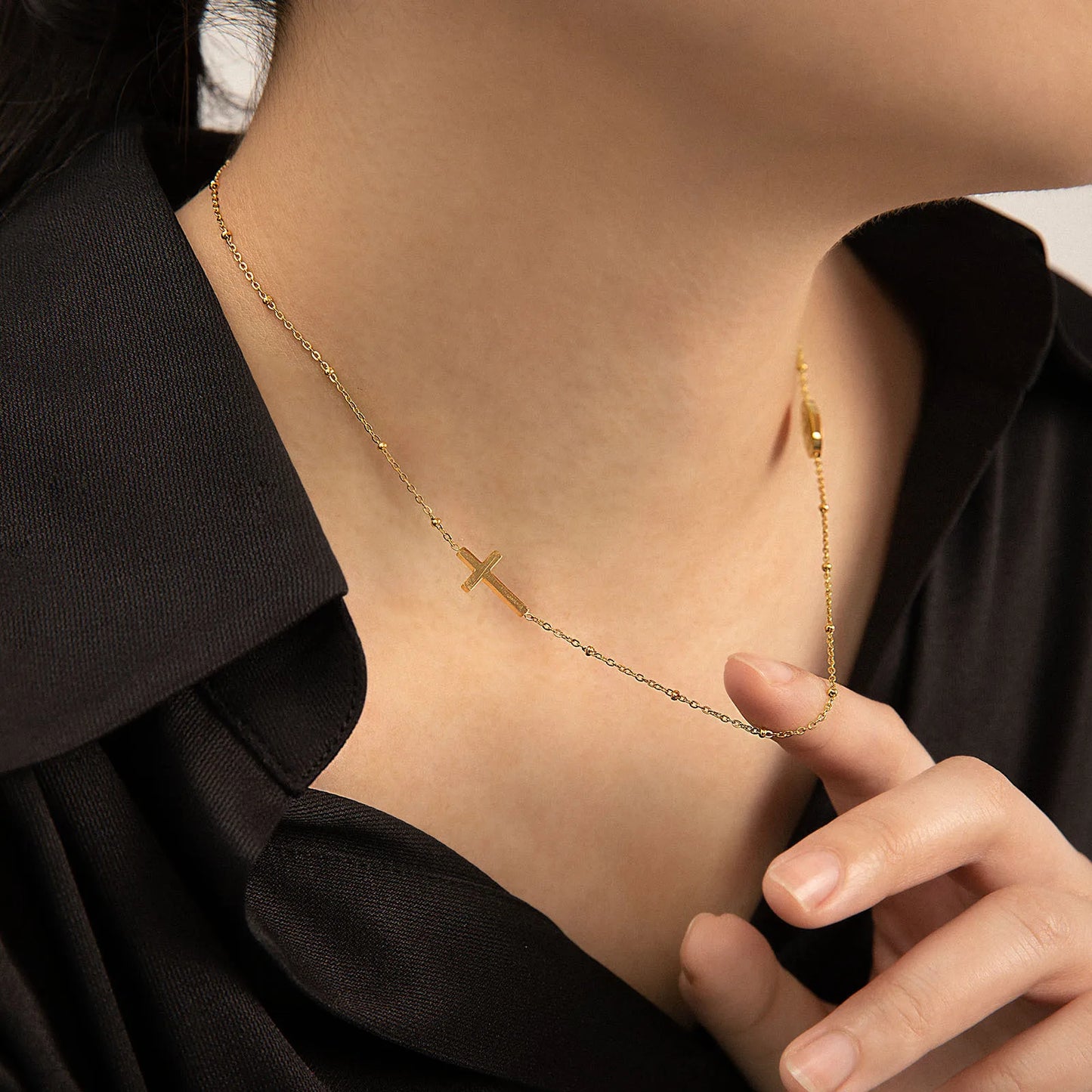 Donna You Colar com medalha da Virgem Maria e cruz
