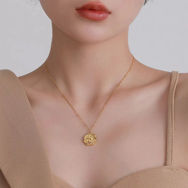 Donna you Colar com pingente redondo floral dourado