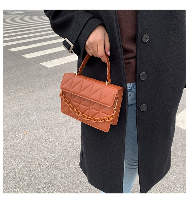 Bolsa Xadrez Tiracolo com Corrente