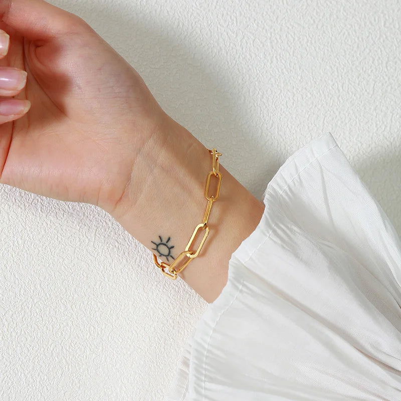Pulseira Cartier Gold feminina minimalista