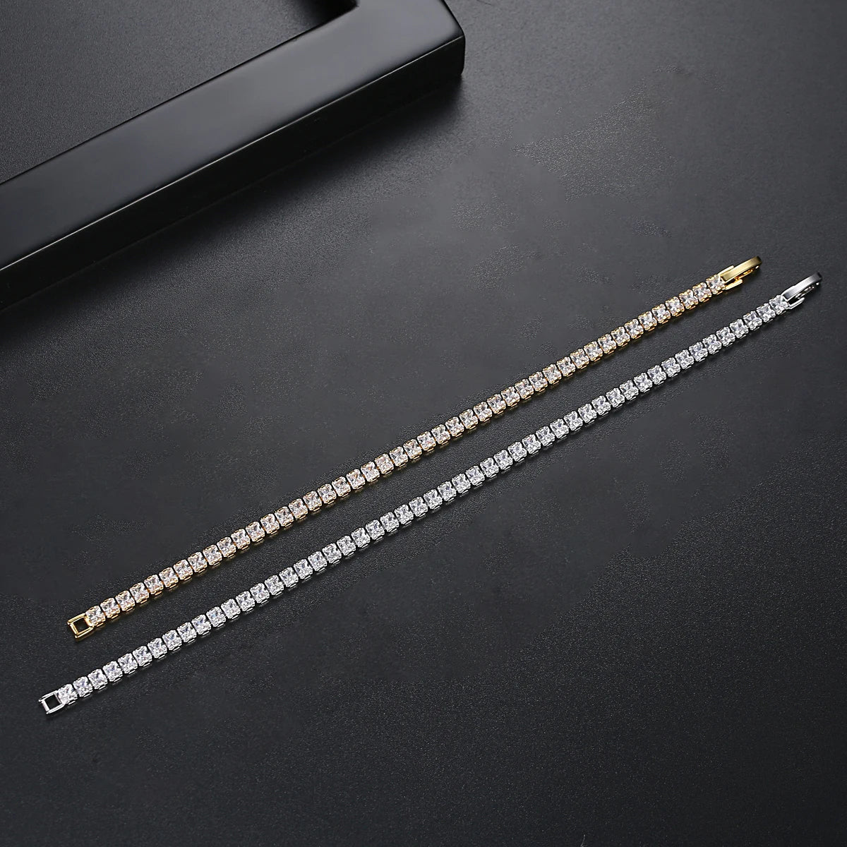 Pulseira Gold Donna You com zircônias brilhantes