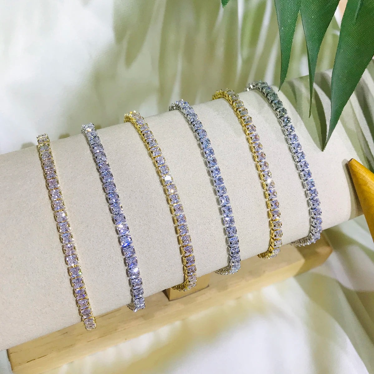 Pulseira Gold Donna You com zircônias brilhantes