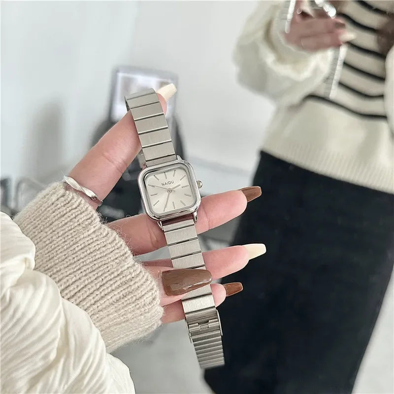 Relógio Fusion feminino com design quadrado elegante e resistência à água – Donna You