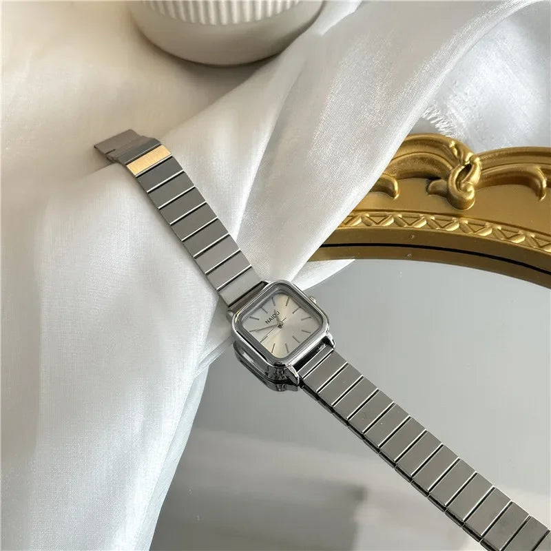 Relógio Fusion feminino com design quadrado elegante e resistência à água – Donna You