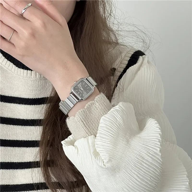 Relógio Fusion feminino com design quadrado elegante e resistência à água – Donna You