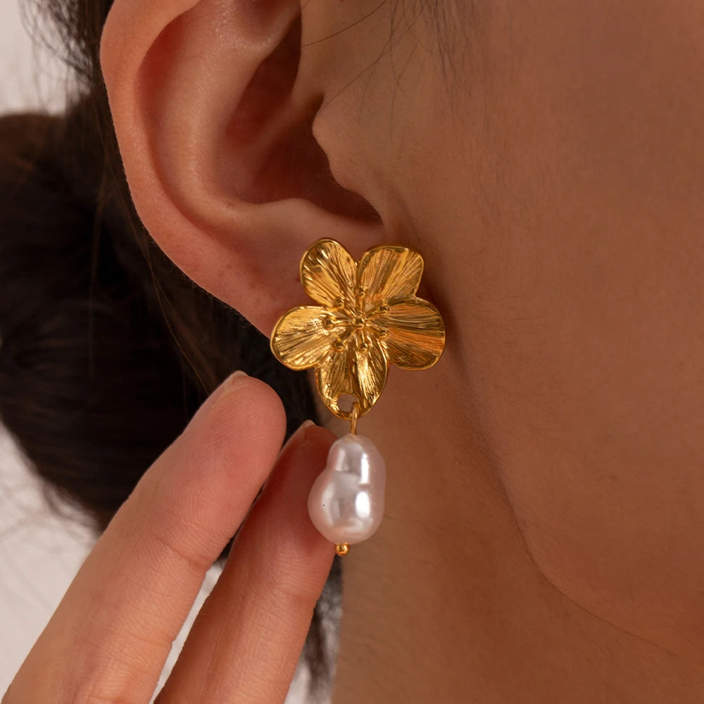 Brinco Flor Banhado a Ouro 18k
