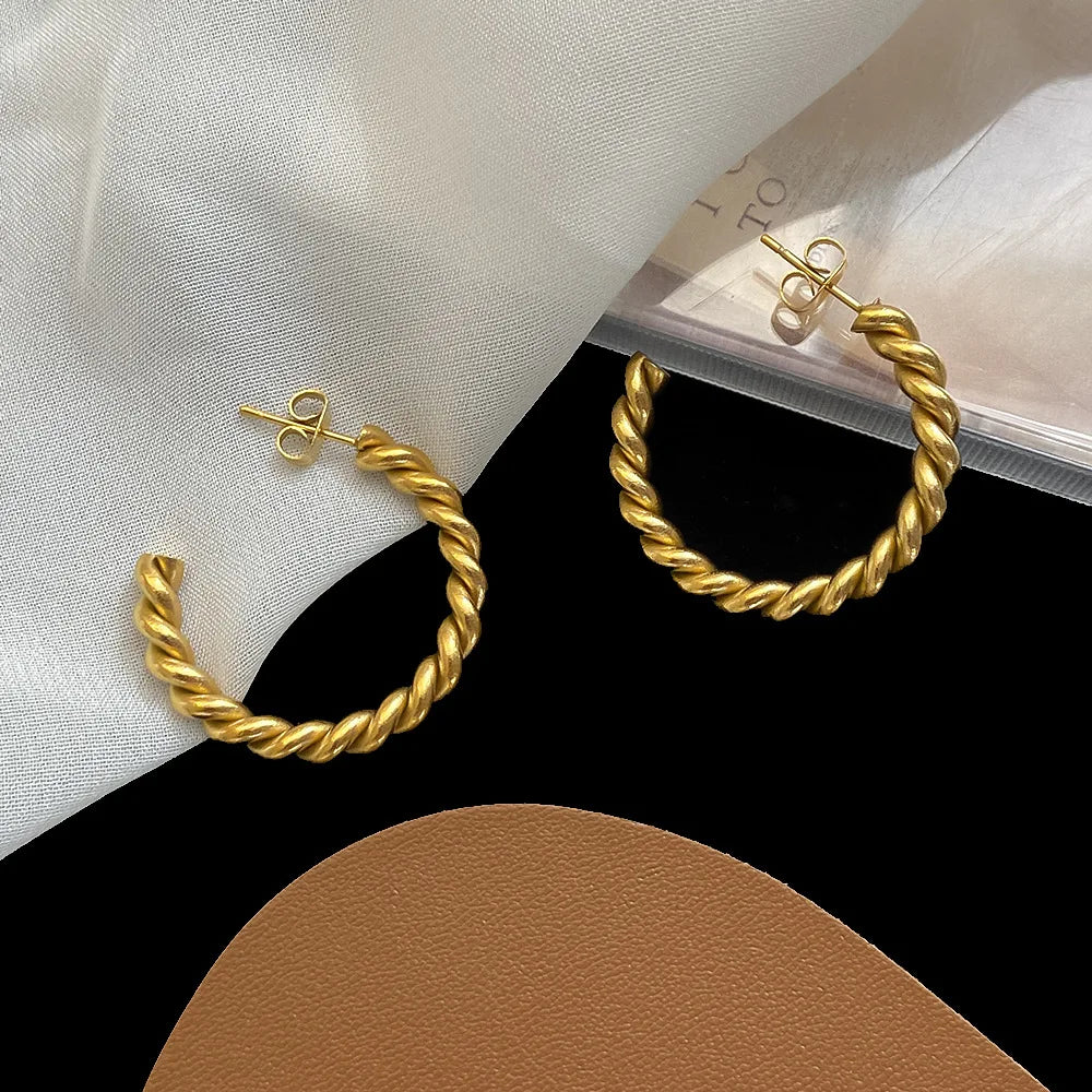 Brinco Elegan Banhado a Ouro 18k