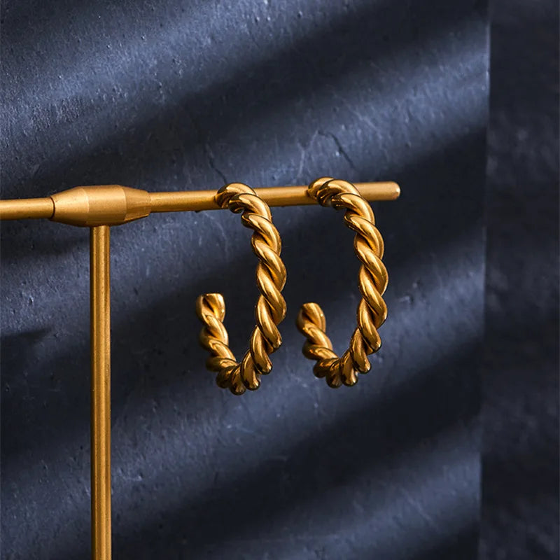 Brinco Elegan Banhado a Ouro 18k