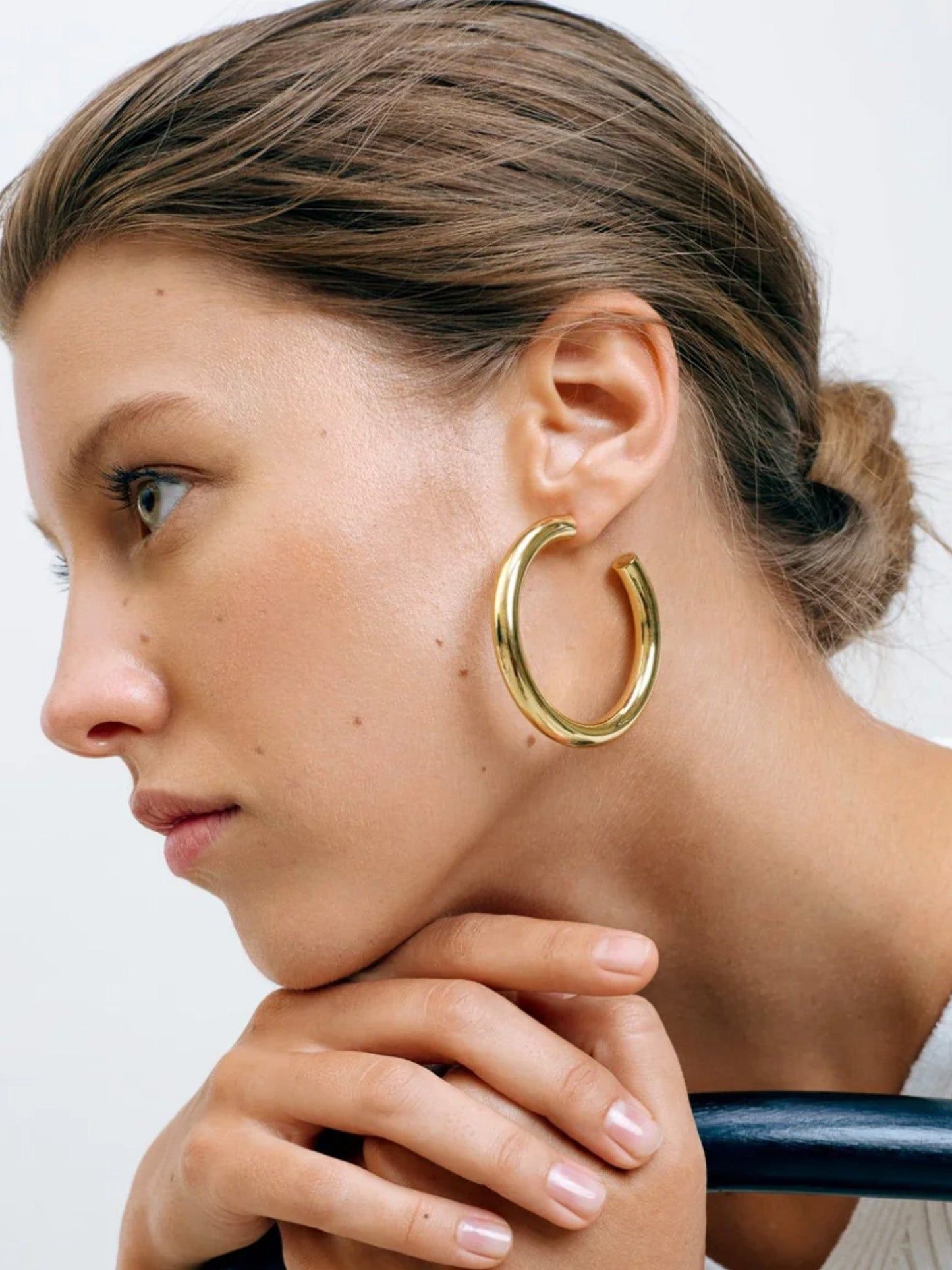 BRINCO ARGOLA LISA BANHADO A OURO 18K PARA MULHERES E PRATA ESTRELINA 925