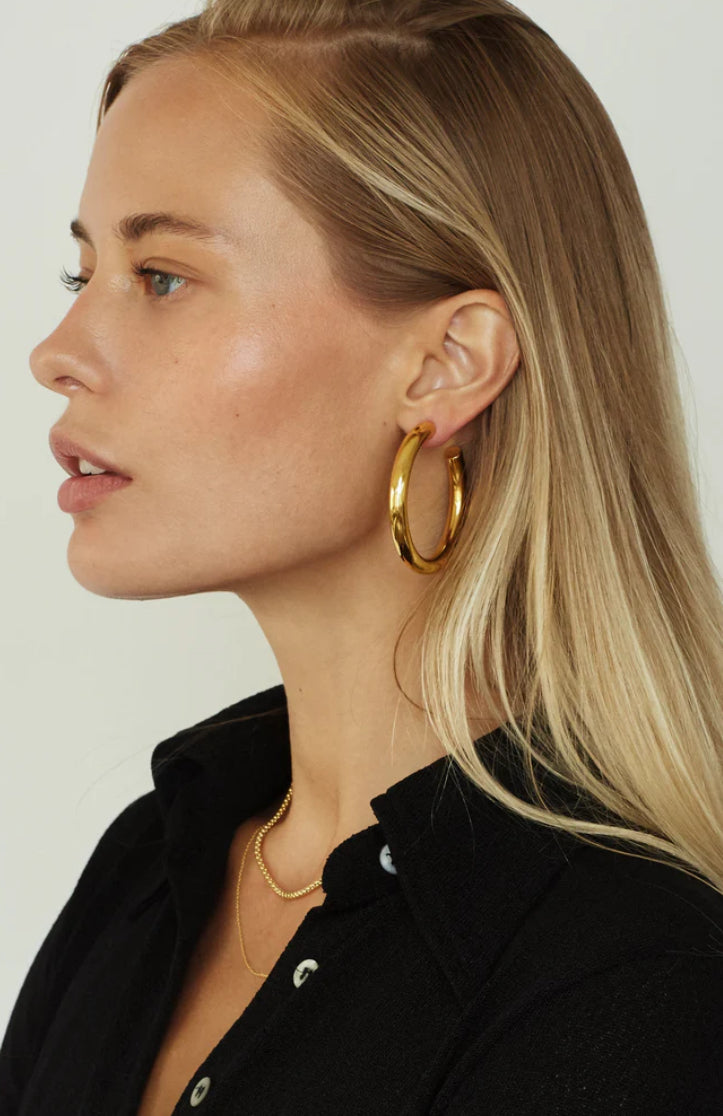 BRINCO ARGOLA LISA BANHADO A OURO 18K PARA MULHERES E PRATA ESTRELINA 925