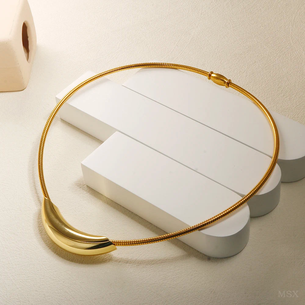 donna you colar clássico com pingente curvado banhado a ouro 18k
