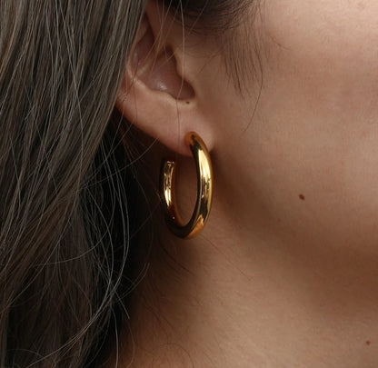 BRINCO ARGOLA LISA BANHADO A OURO 18K PARA MULHERES E PRATA ESTRELINA 925
